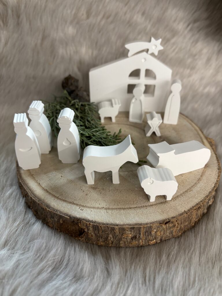 mini Krippe auf Holzscheibe